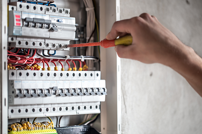 Elektricien aan het werk